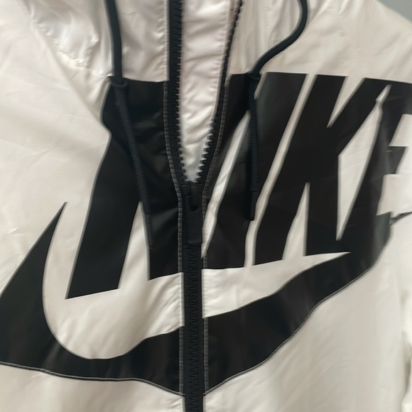 NIKE - THE WINDRUNNER! - Picture 2 of 8